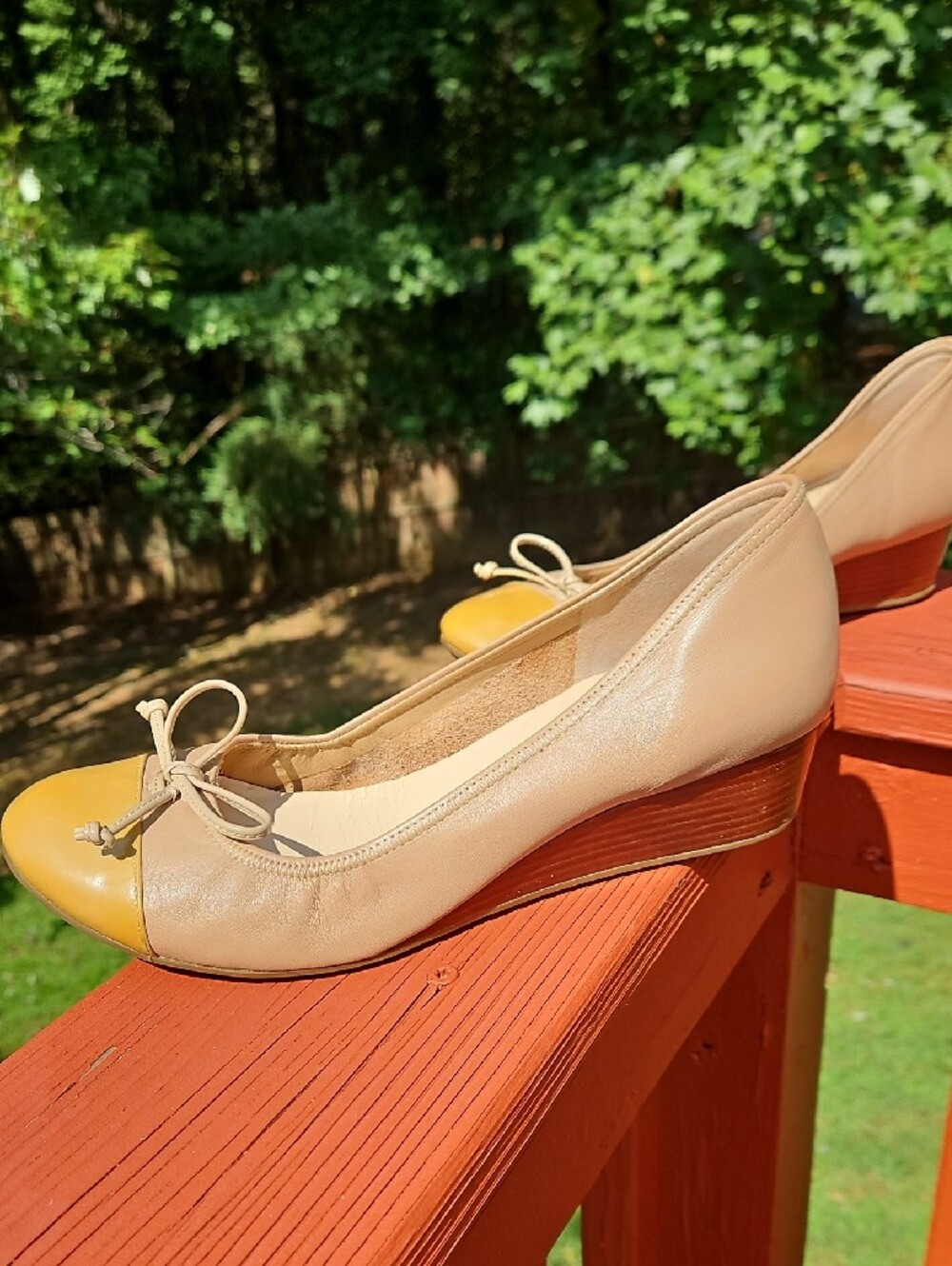 Cole Haan Nude Leather Ballet Flats Yellow Patent Cap Toe Wedge Heel Size 9.5 B